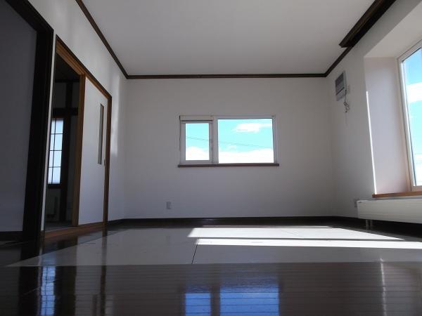 Living. Also hit yang good! Warmth is also good at with floor heating panel!