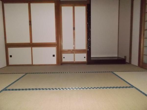 Non-living room. Do not you think that it is space that can be the alcove by ease of use is good is with storage chopper and relieved between living and continue?