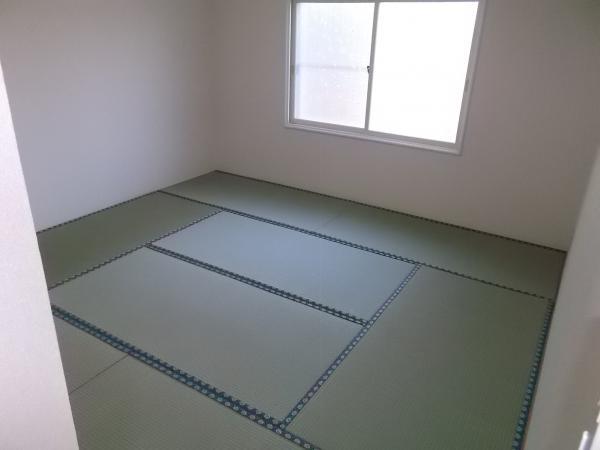 Non-living room. It was tatami mat replacement. Please enjoy the smell of rush