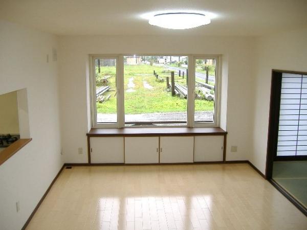 Non-living room. Living dining 12 Pledge