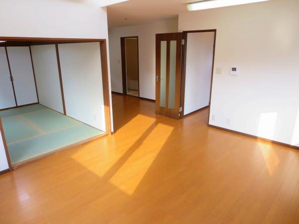 Living. Taken from living south