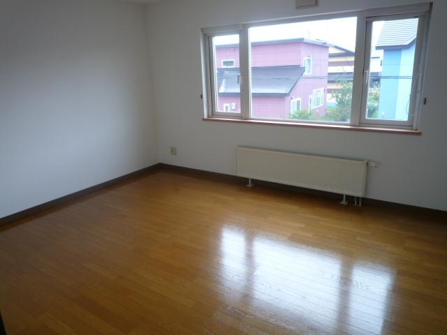 Non-living room. Indoor (September 2012) shooting