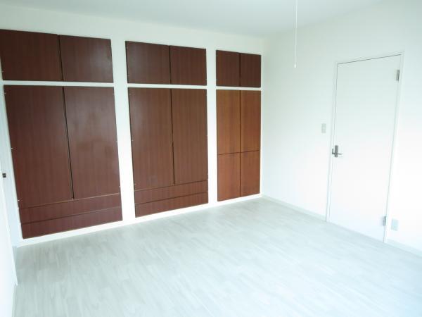 Other introspection. Western-style 10 Pledge There are plenty of storage space or you like in the bedroom