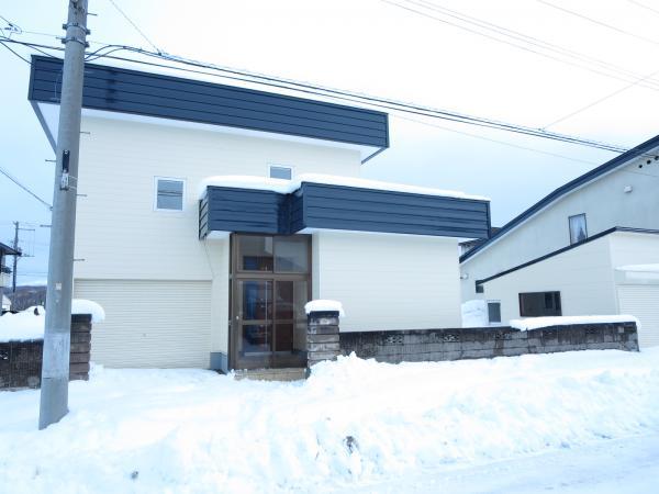 Local appearance photo. 3LDK residential garden space with a built-in garage is also available in sufficient