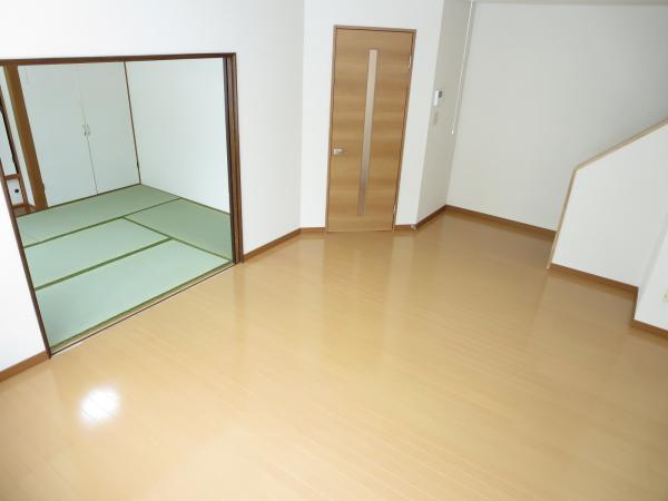 Living. 10.75 Pledge of living is the flooring new.