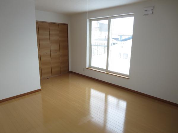 Other introspection. 9.5 Pledge Western is equipped with veranda. How is it in the bedroom, which was flooring new goods exchange