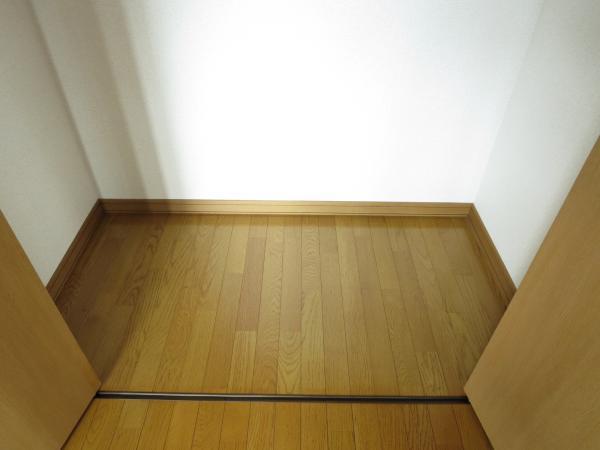 Receipt. First floor of 6 quires Western-style housing