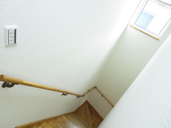 Same specifications photos (Other introspection). Stairs with a handrail small children also up and down is the peace of mind