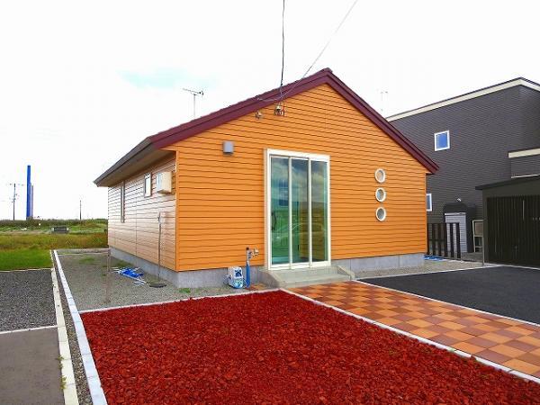 Local appearance photo. Parking parallel three