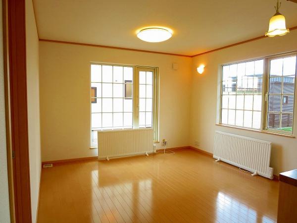 Living. Living-dining kitchen 14 Pledge