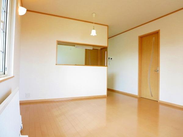 Living. Space that is sharp face-to-face kitchen