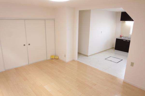 Living. LDK with a clean feeling that the white-toned