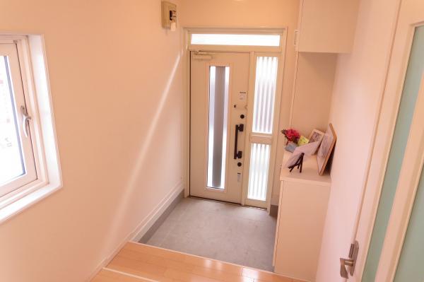 Entrance. New entrance storage, Insulation entrance door