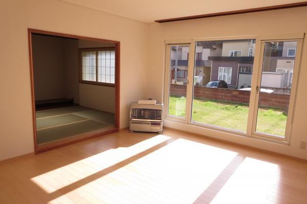 Living. Living 10 Pledge of large windows