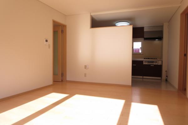 Living. living ~ kitchen Partition wall Good!