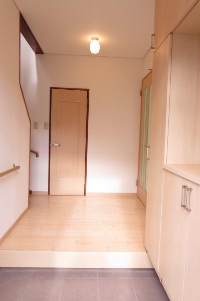 Entrance. A wide entrance hall, Welcome