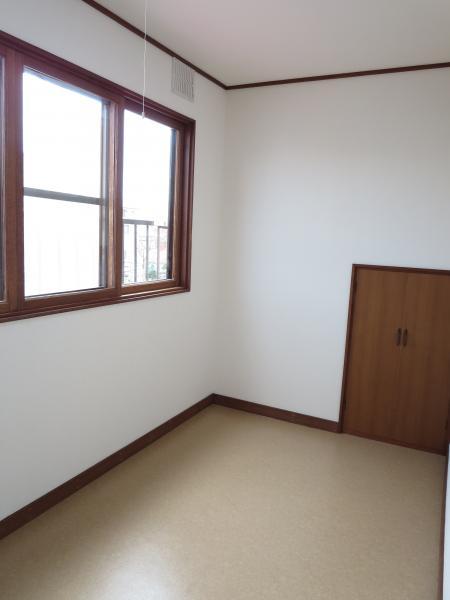 Other introspection. Since the wide closet, Not troubled in the storage of hoarding the life goods