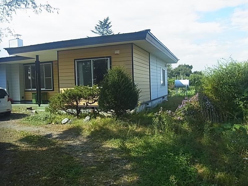 Local appearance photo. Local (June 2012) shooting