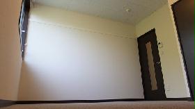 Living and room. 1F flooring security glass, 2F carpet specification