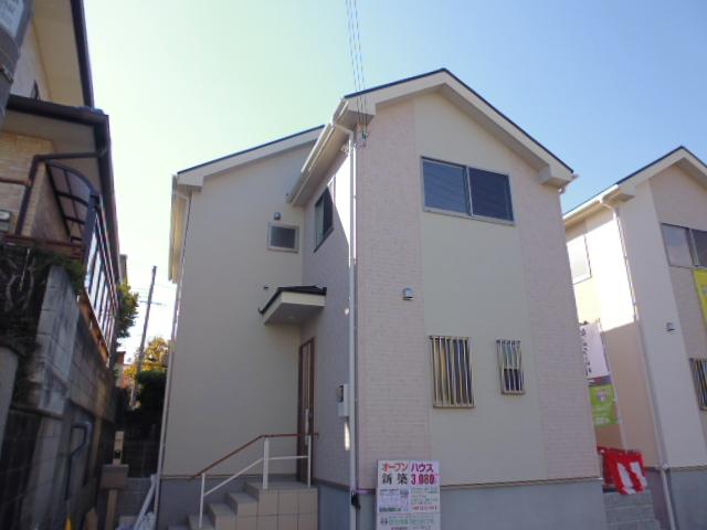 Local appearance photo. Local (11 May 2013) Shooting