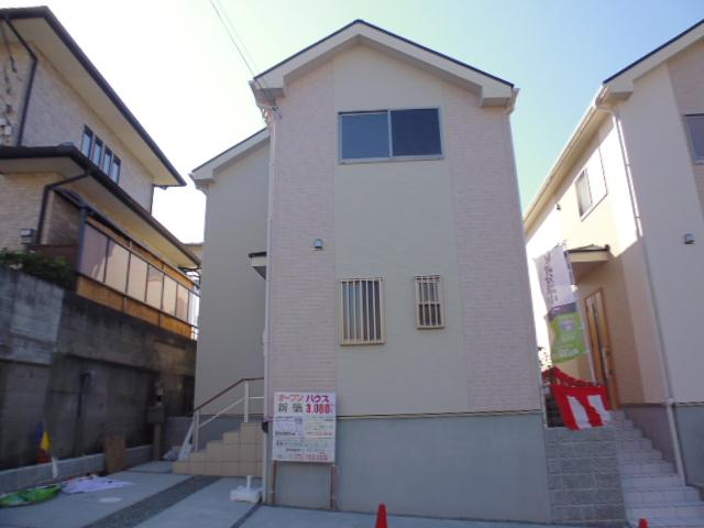 Local appearance photo. Local (11 May 2013) Shooting