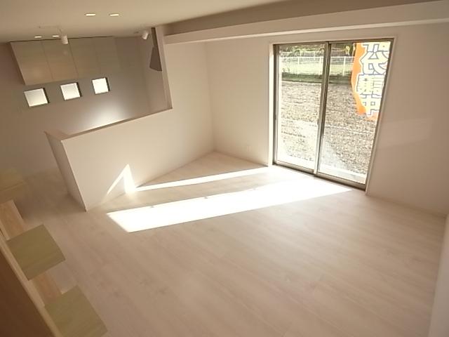 Same specifications photos (living)