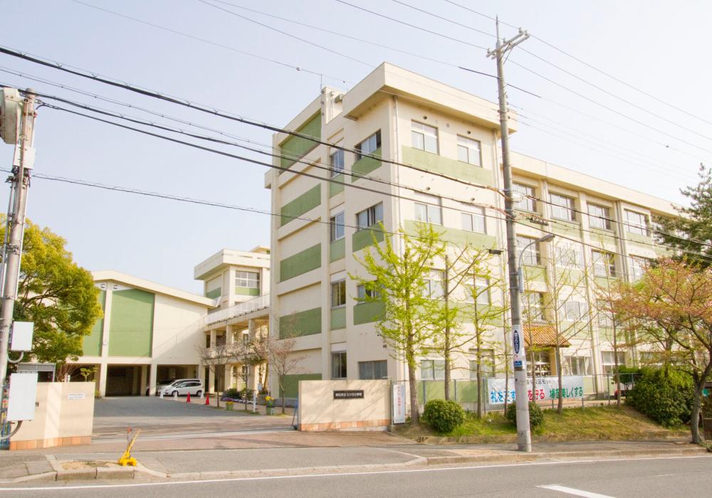 Primary school. Matsukeoka until elementary school relief to 410m child-rearing generation, Walk to elementary school 6 minutes.