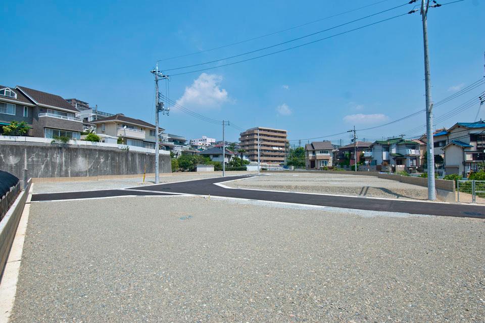 Local photos, including front road. Local (08 May 2013) Shooting