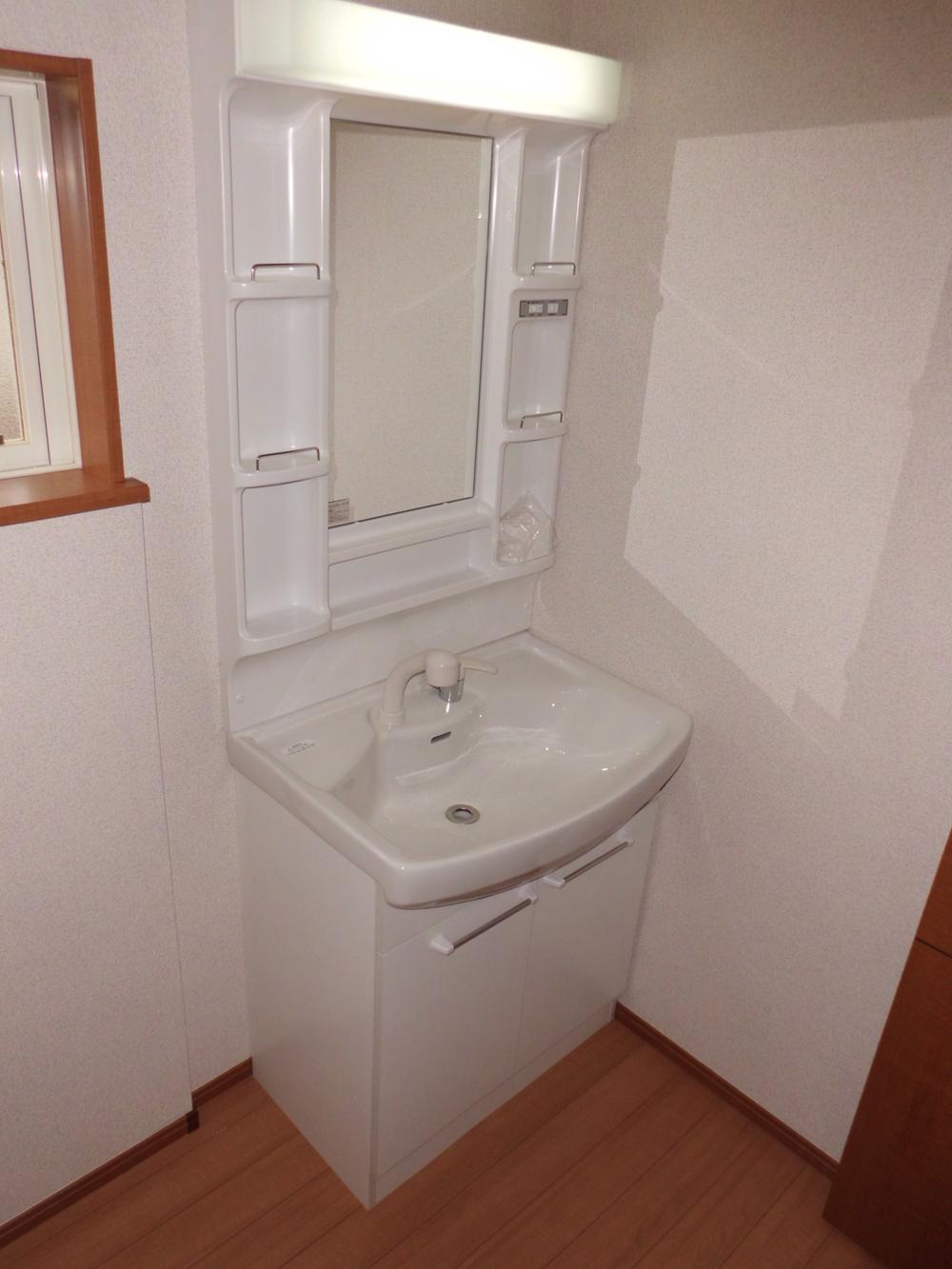 Wash basin, toilet. Indoor (11 May 2013) Shooting