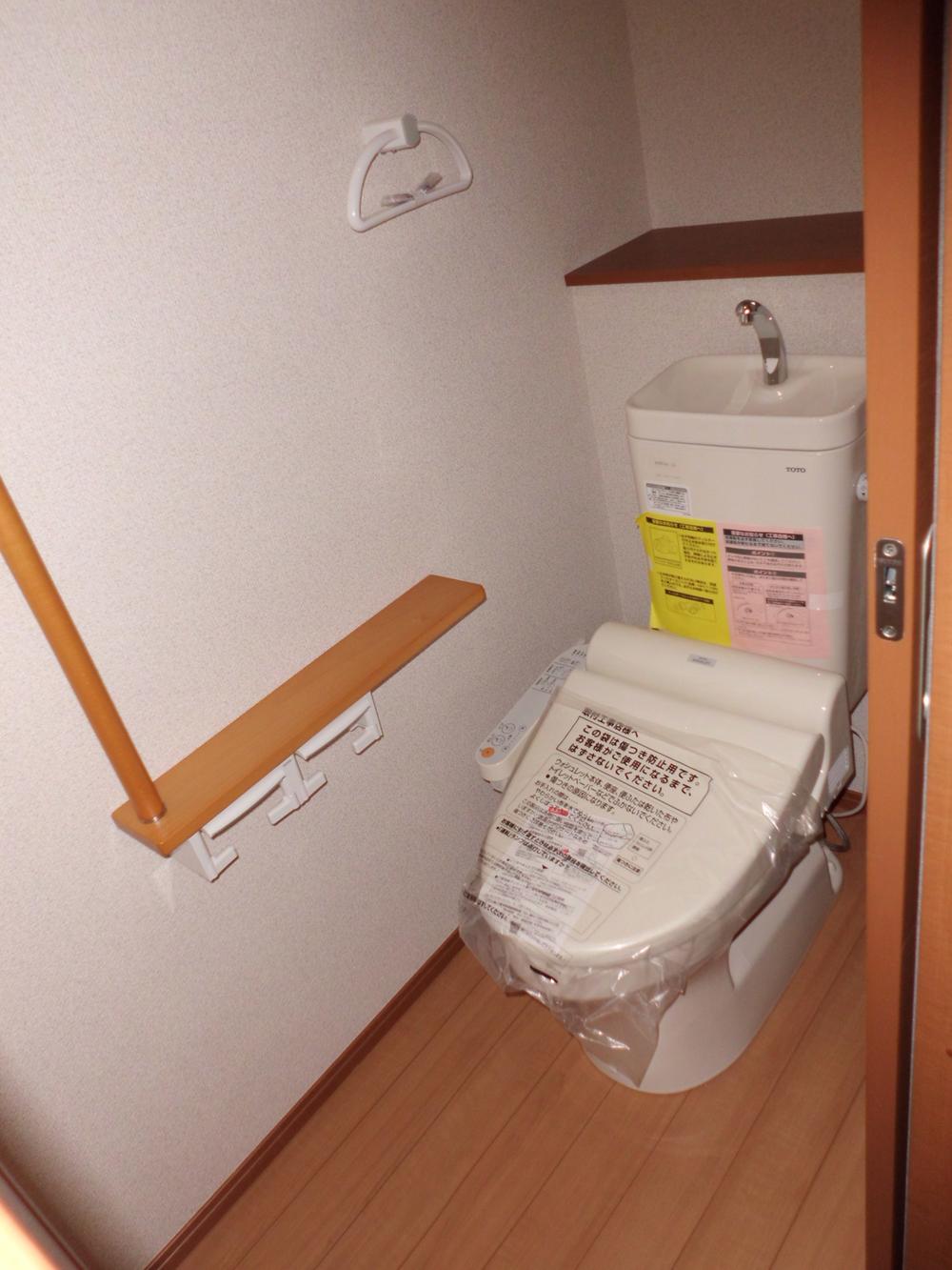 Toilet. Indoor (11 May 2013) Shooting