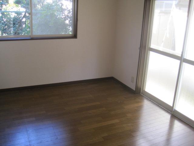 Living. Local (12 May 2013) Shooting