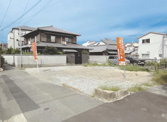 Local photos, including front road. Southwest corner lot