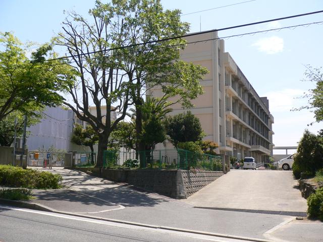 Junior high school. 1600m to Okura junior high school