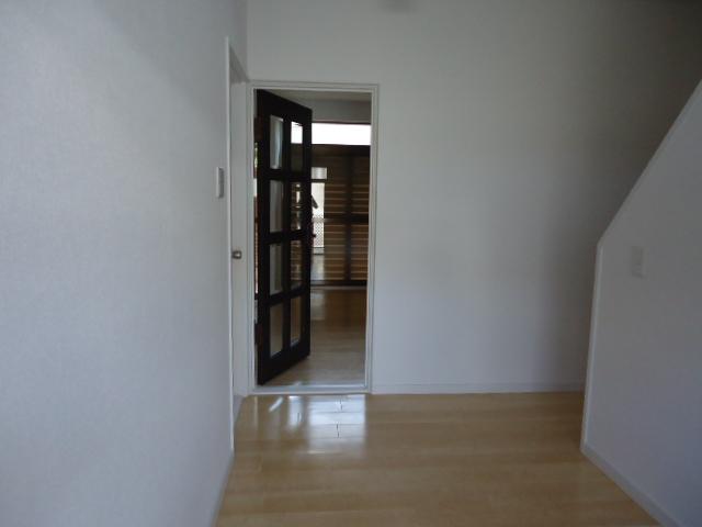 Entrance. Local (April 9, 2013) Shooting