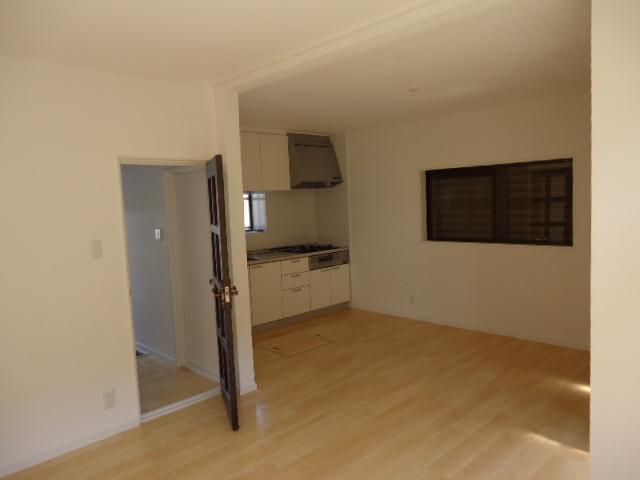 Living. Local (April 9, 2013) Shooting