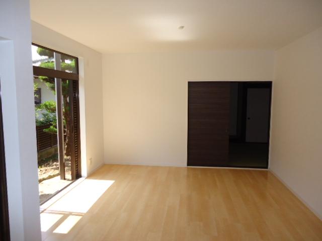 Living. Local (April 9, 2013) Shooting