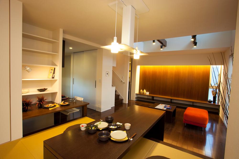 Model house photo.  [Idea House is located on about 39 square meters / Himeji Nishinobusue]  ~ A vaulted ceiling living ~