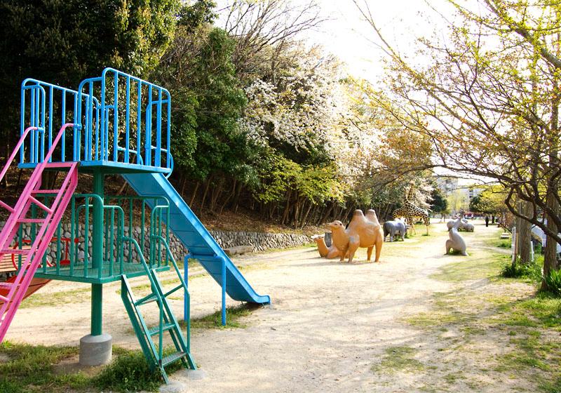 park. 430m until Matsugaoka park