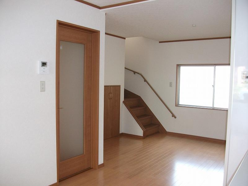 Living. All rooms joinery new !!