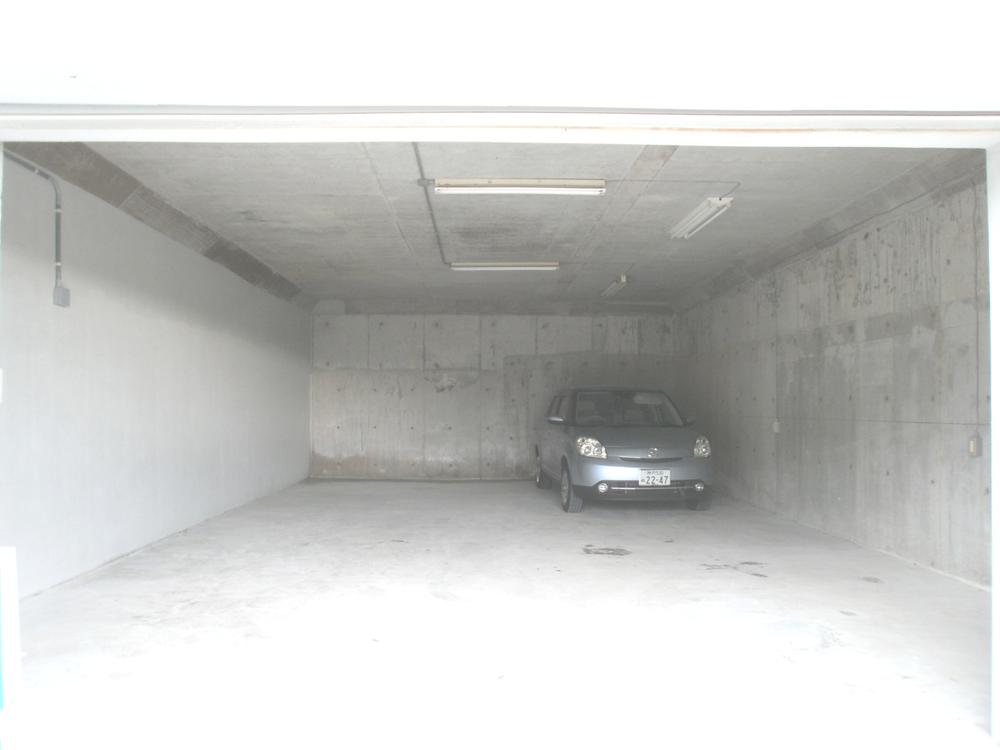 Parking lot. Four Easy parking garage normal car (Existing) is a shutter electric with. 63.63 sq m (19.24 square meters) boasts breadth and height