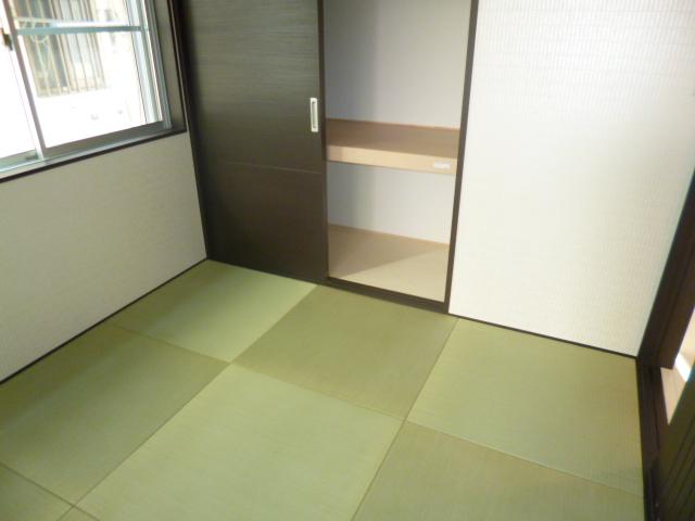 Non-living room. Indoor (11 May 2013) Shooting