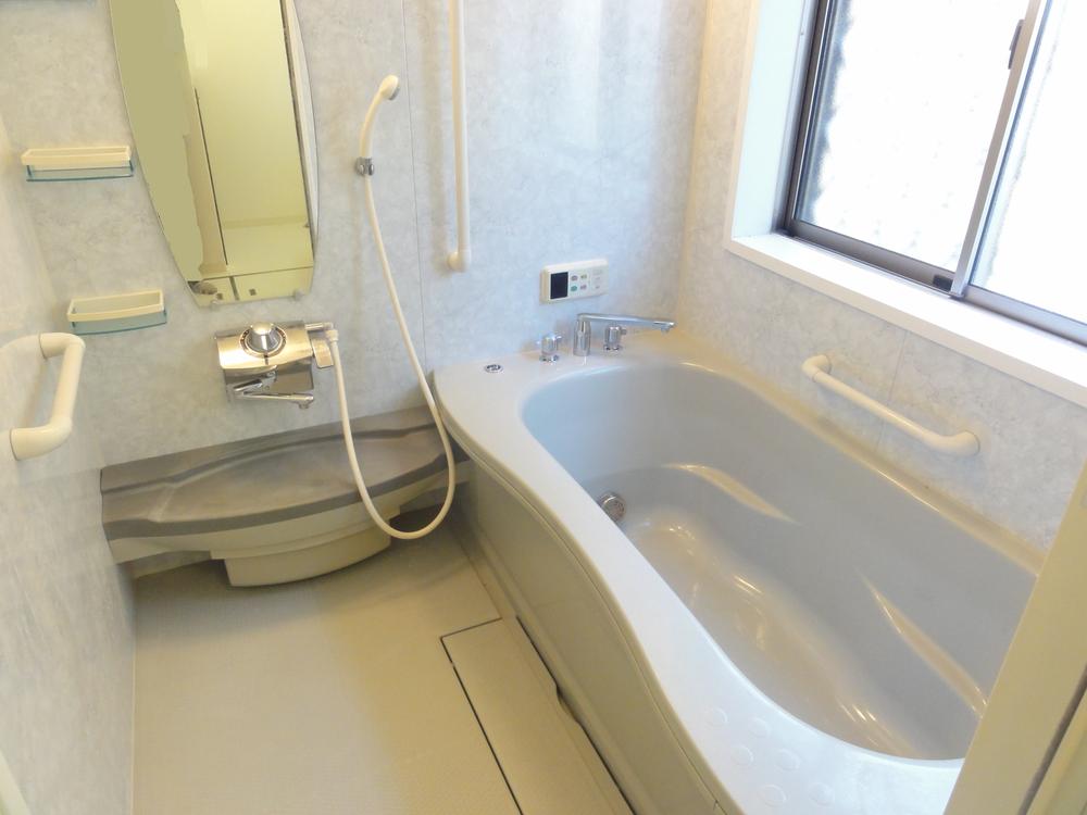 Bathroom. Local (11 May 2013) Shooting