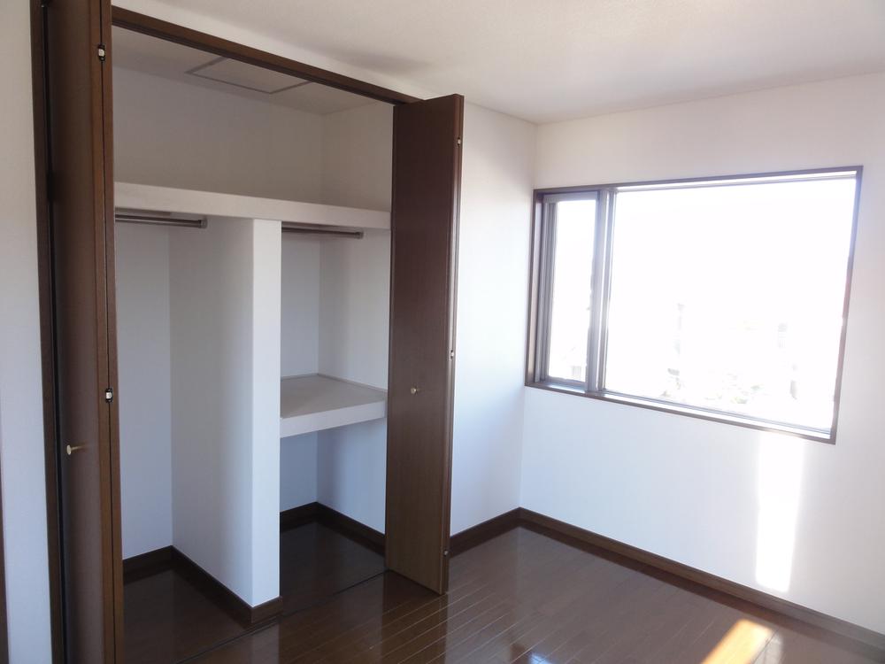 Non-living room. Local (11 May 2013) Shooting