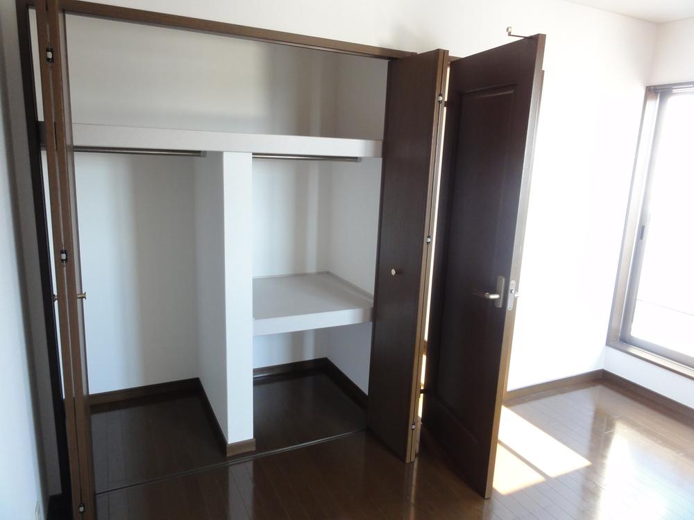 Non-living room. Local (11 May 2013) Shooting