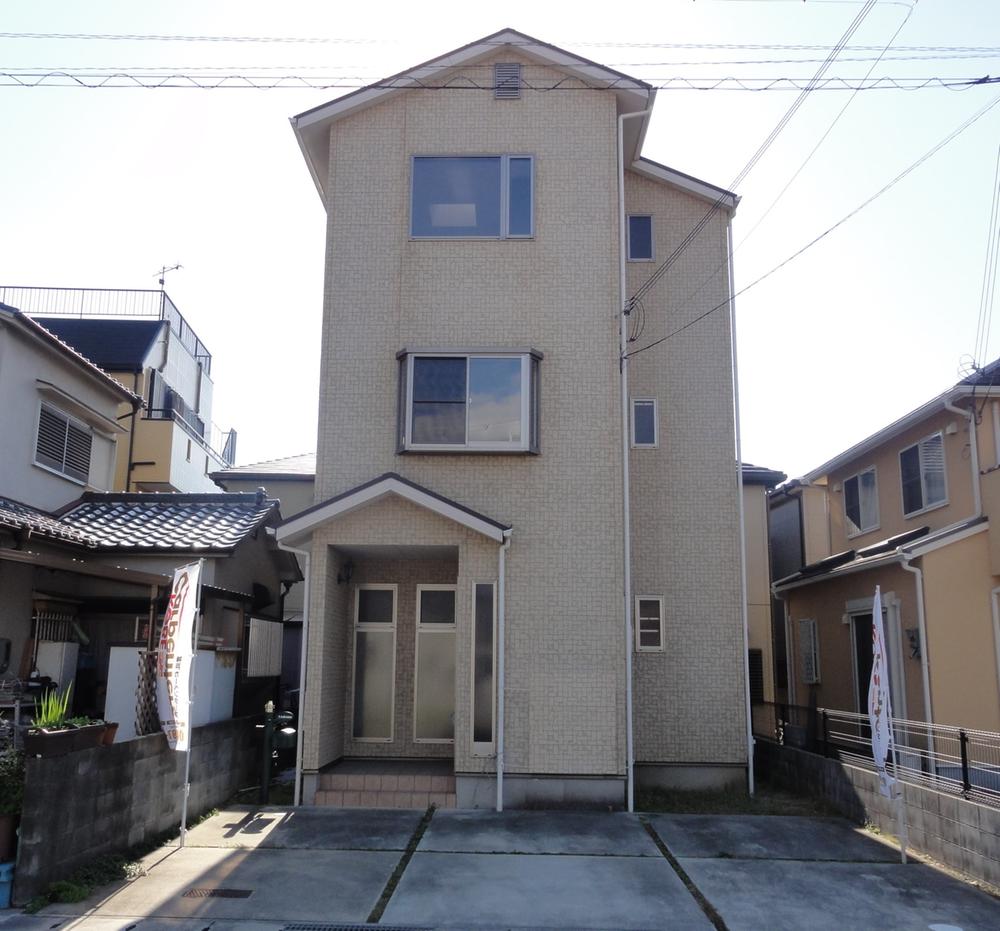 Local appearance photo. Local (11 May 2013) Shooting