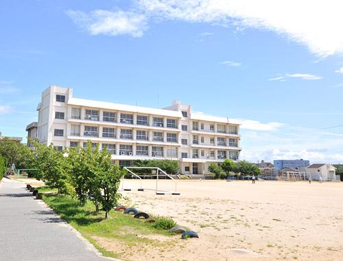 Primary school. 320m up to municipal valley Yagi Elementary School