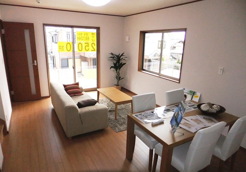 Same specifications photos (living)