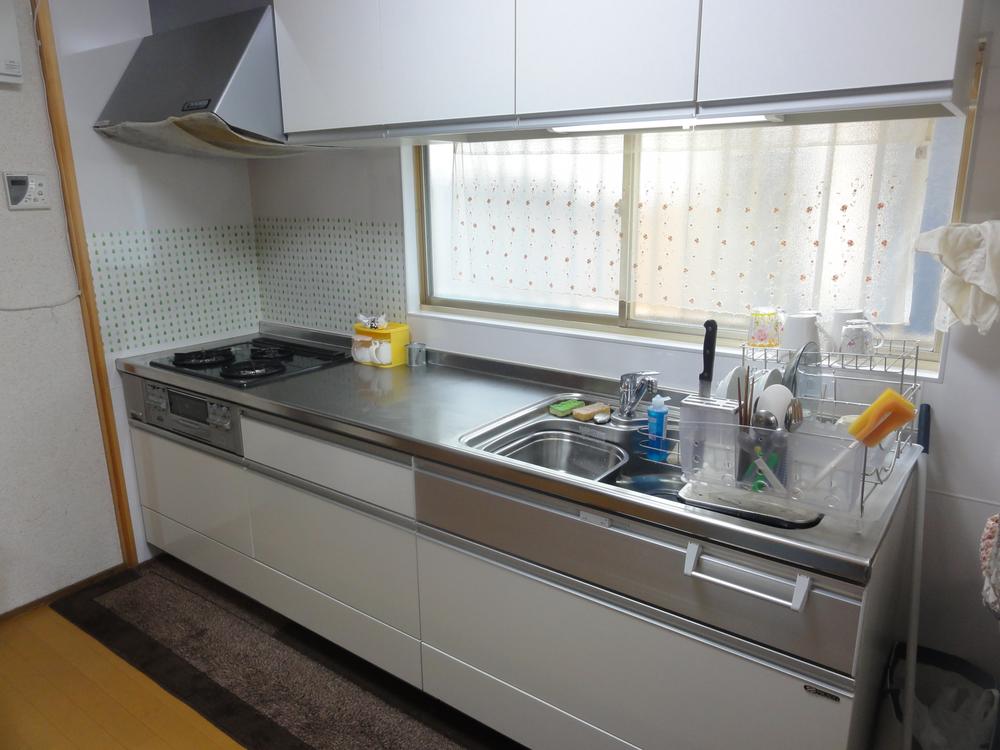 Kitchen. Indoor (12 May 2013) Shooting