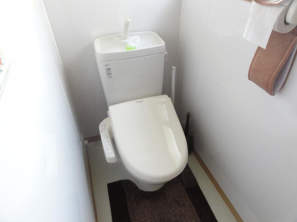 Toilet. Indoor (12 May 2013) Shooting