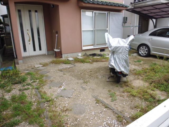 Entrance. Local (10 May 2013) Shooting